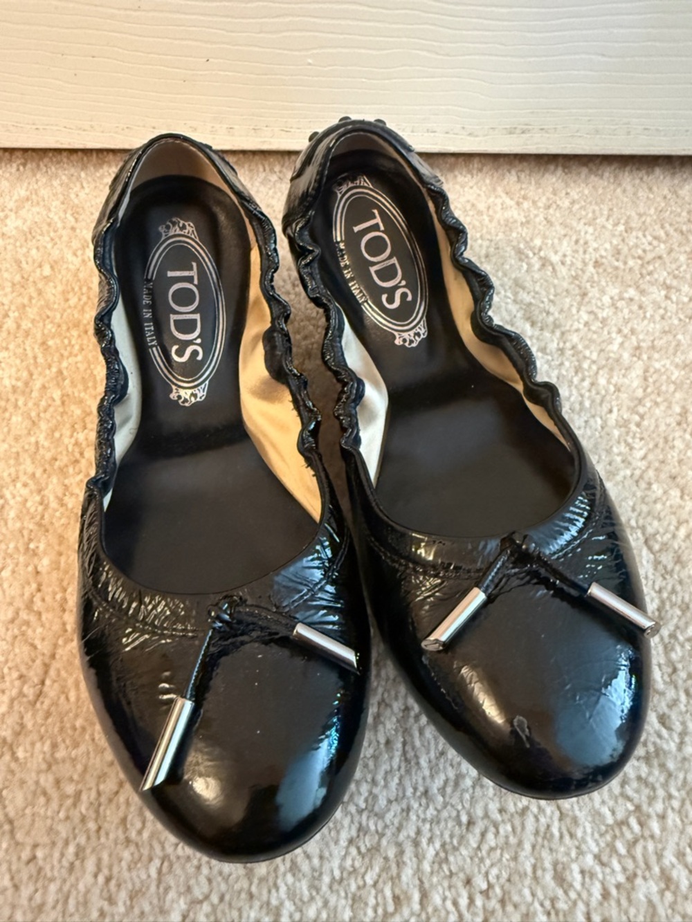 Tod's Black Patent Leather Ruffled Trim Ballet Flats with Tassel Tips